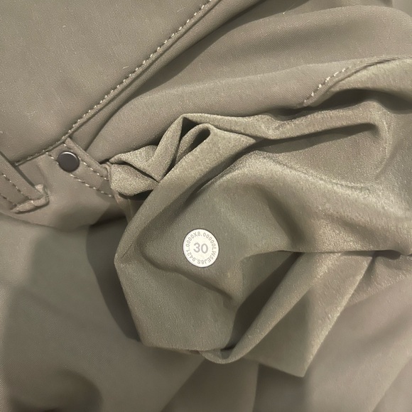 Lululemon City Sleek Slim-Fit 5 Pocket High-Rise Pant (30) - Picture 4 of 5